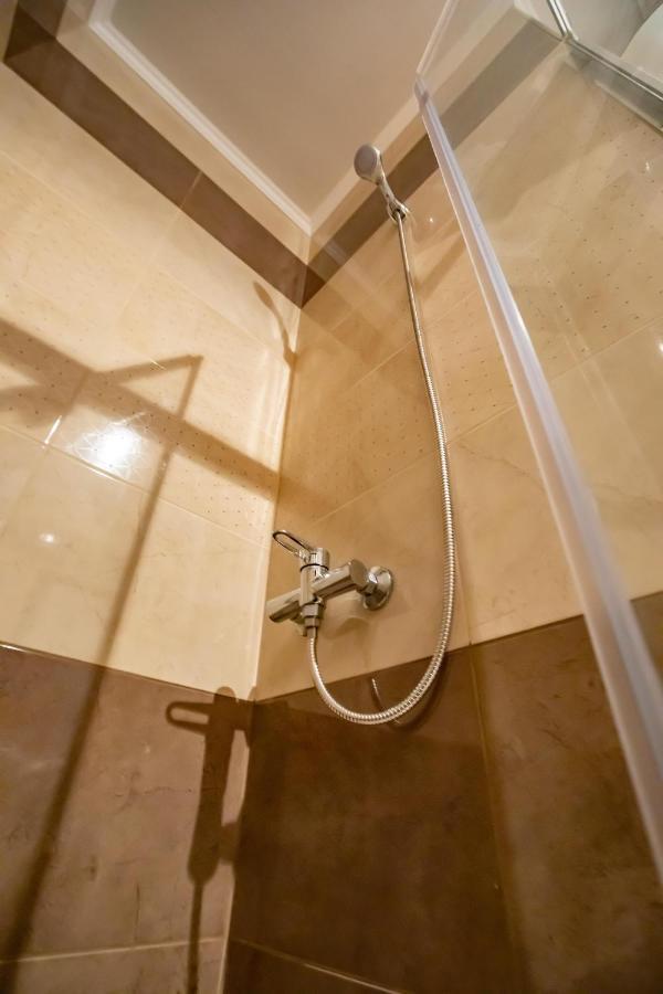 White House 3 *