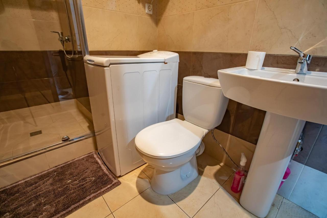 White House 3 *