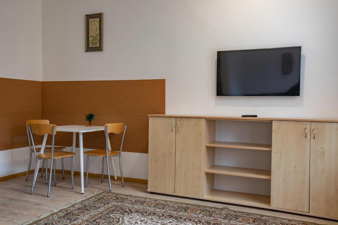 Apartment White House 3 *