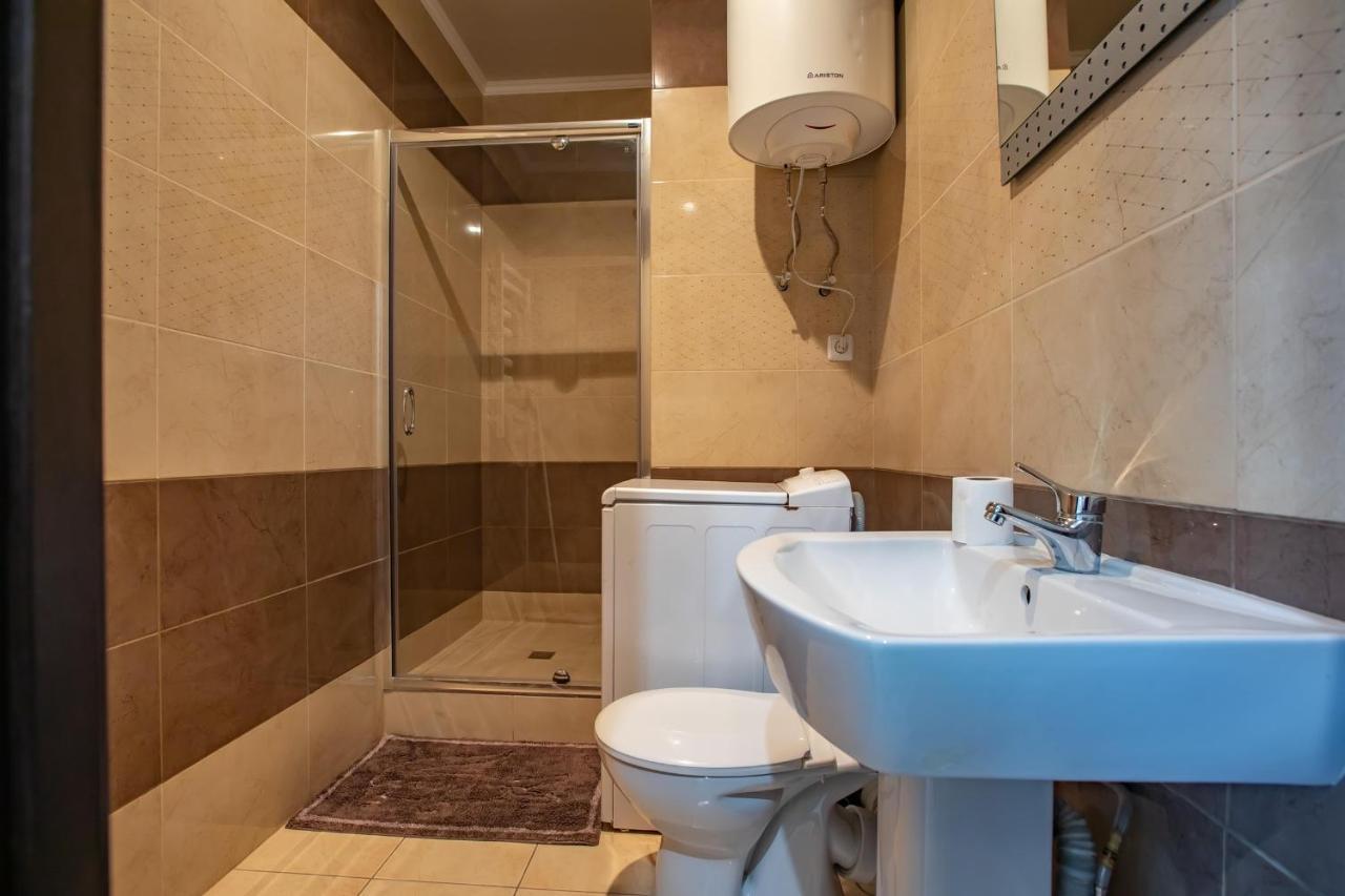White House 3 *